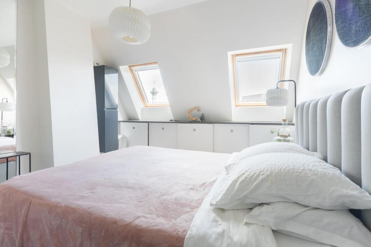 Bright And Homely 1 Bedroom Rooftop Apartment In The Marais In París Exterior foto